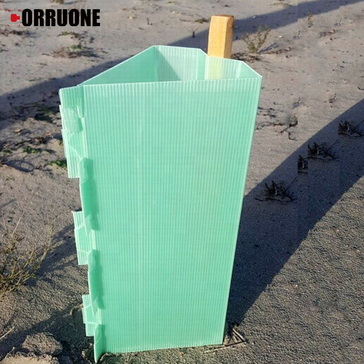 Niedrogie plastikowe płytki pszczeli pszczeli plastikowej pszczeli pszczeli falistej, która skutecznie chroni młode drzewa